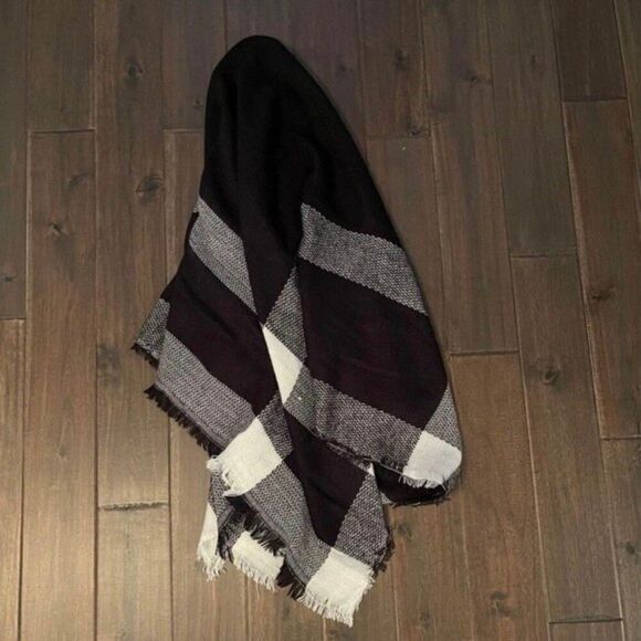 Plaid Black and White Square Scarf - Picture 3 of 4